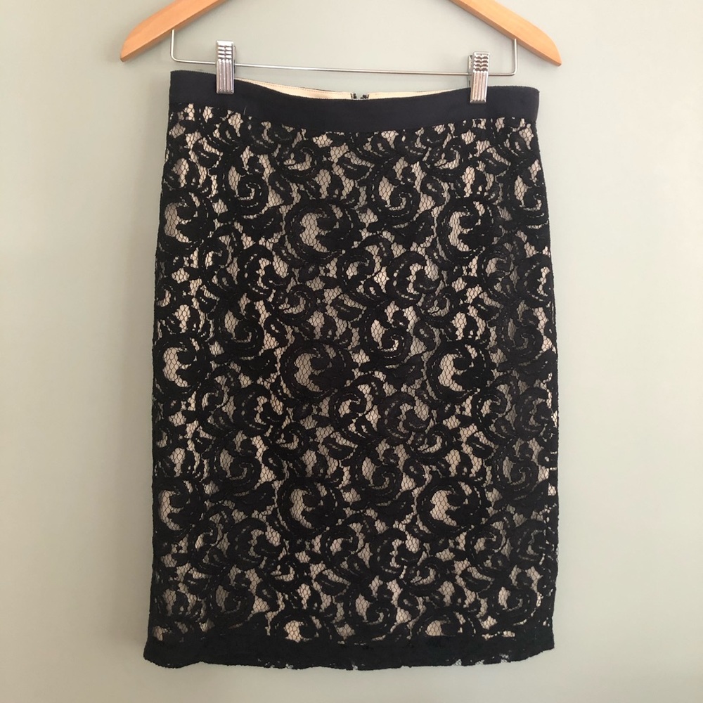 Club Monaco -Elegant Lace Pencil Skirt -Navy/Ivory